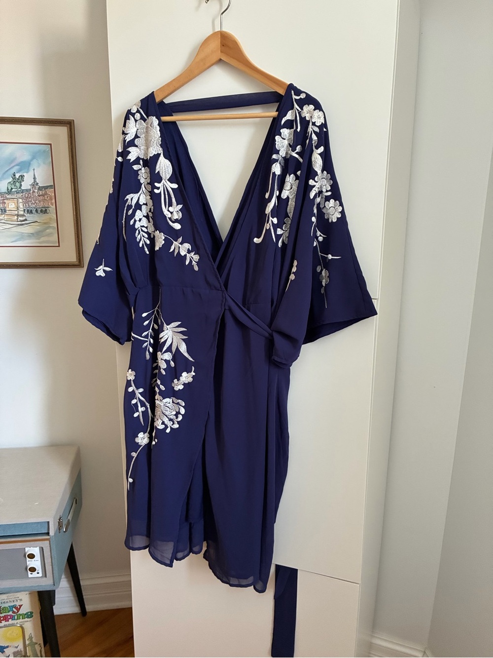 NWT ASOS Deep Navy Embroidered Wrap Kimono Dress with Tie Waist - Size 16 - Picture 3 of 12